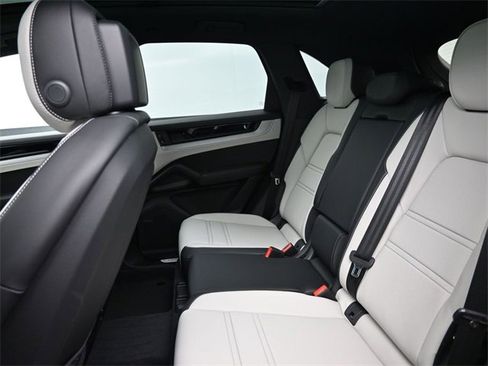 New 2025 Porsche Cayenne E-Hybrid image 19