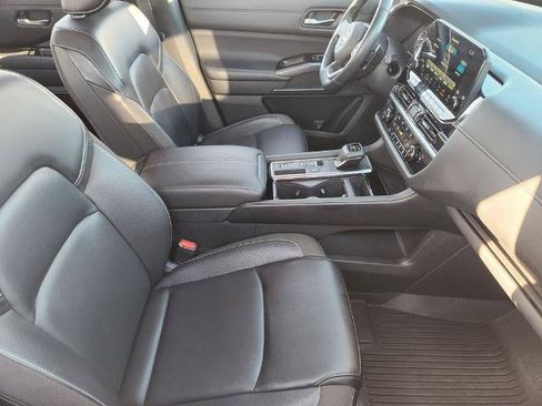 Certified 2024 Nissan Pathfinder SL w/ SL Premium Package FWD image 10