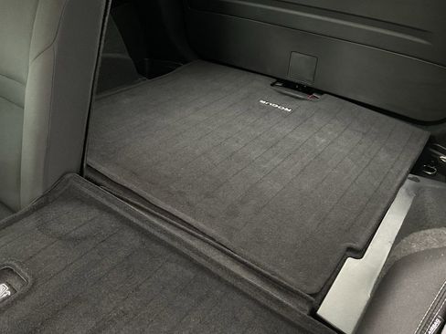 Used 2025 Nissan Rogue S image 17