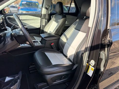 Used 2022 Ford Explorer XLT w/ Equipment Group 202A image 11