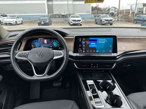 Certified 2025 Volkswagen Atlas SE image 16