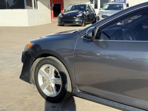 Used 2012 Toyota Camry XLE image 9