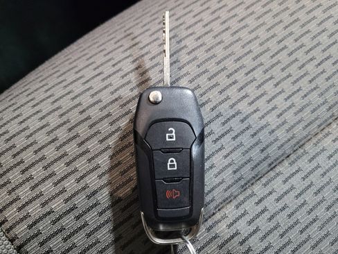 Used 2015 Ford F150 XLT image 32