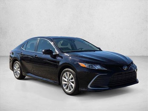 Used 2023 Toyota Camry LE image 3