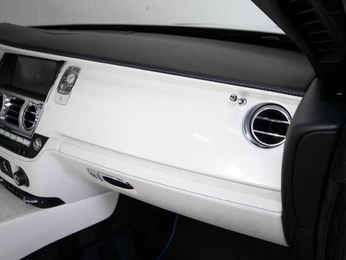 Used 2017 Rolls-Royce Dawn image 57