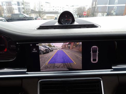 Used 2018 Porsche Panamera image 28