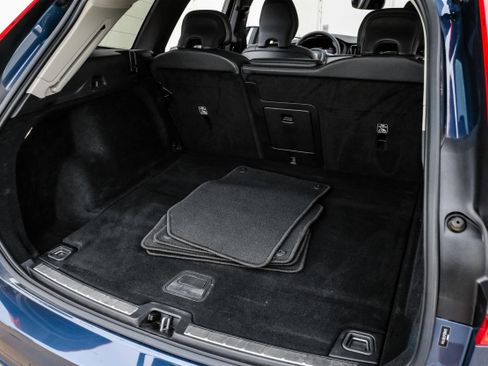 Used 2023 Volvo XC60 B5 Plus image 46