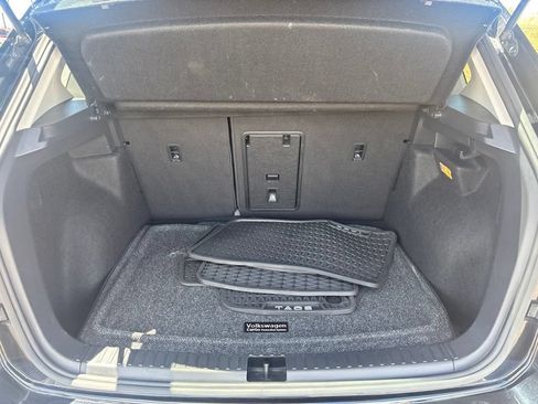 Used 2022 Volkswagen Taos SEL w/ Panoramic Sunroof Package AWD/4WD image 15