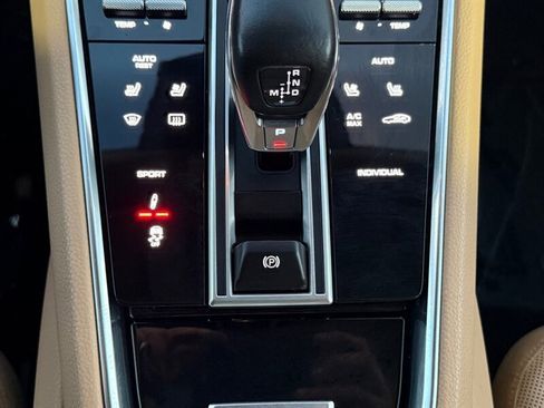 Used 2018 Porsche Panamera 4S image 48
