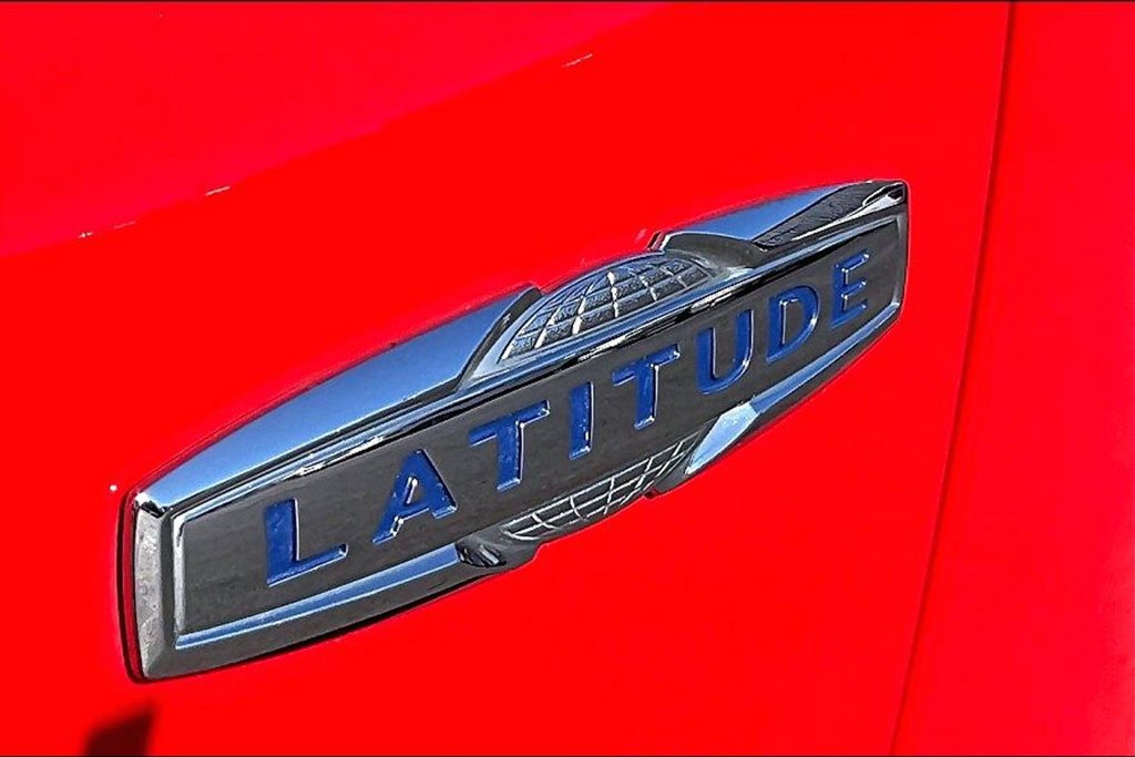 Used 2017 Jeep Renegade Latitude w/ Cold Weather Group AWD/4WD image 33
