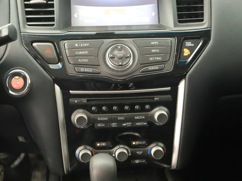 Used 2020 Nissan Pathfinder S FWD image 20