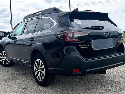 Used 2023 Subaru Outback Premium AWD/4WD image 6