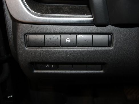 Used 2023 Nissan Rogue SV image 9