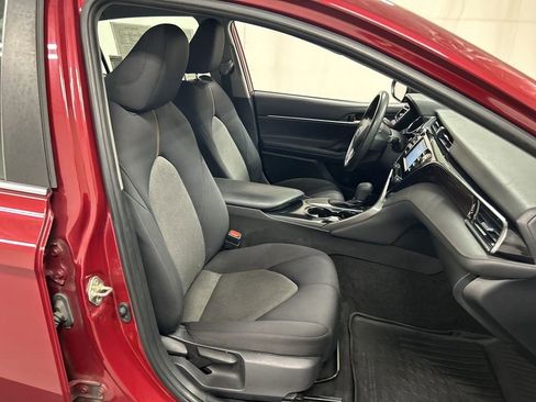Used 2019 Toyota Camry LE w/ Convenience Package FWD image 22