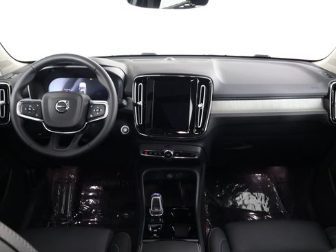 Certified 2026 Volvo XC40 B5 Plus AWD/4WD image 7