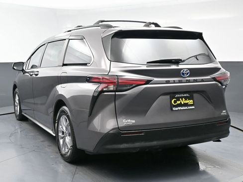 Used 2022 Toyota Sienna XLE w/ XLE Plus Package image 7