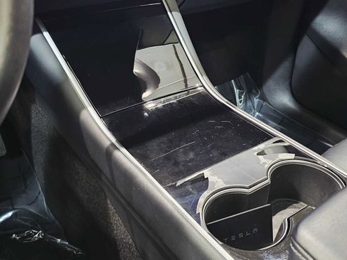 Used 2021 Tesla Model Y Long Range image 18