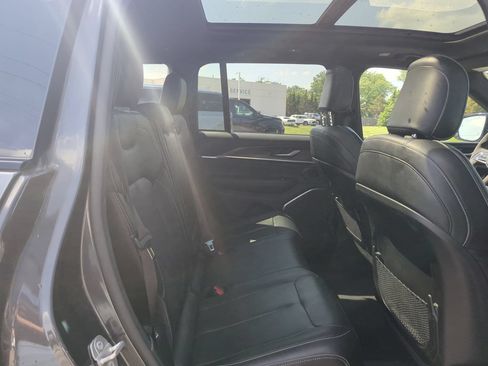 Used 2023 Jeep Grand Cherokee Overland AWD/4WD image 10