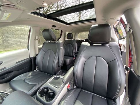 Used 2023 Chrysler Pacifica Touring-L AWD/4WD image 26