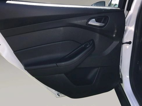 Used 2018 Ford Focus SE w/ SE Appearance Package FWD image 29