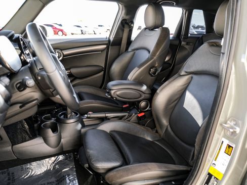 Used 2022 MINI Cooper 4-Door Hardtop w/ Signature Upholstery Package image 31