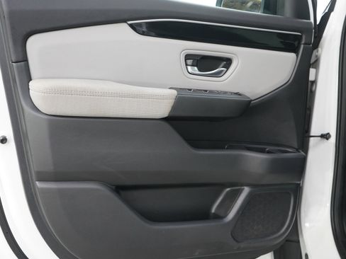 Used 2023 Honda Pilot LX image 19