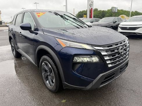 Used 2024 Nissan Rogue SV FWD image 3