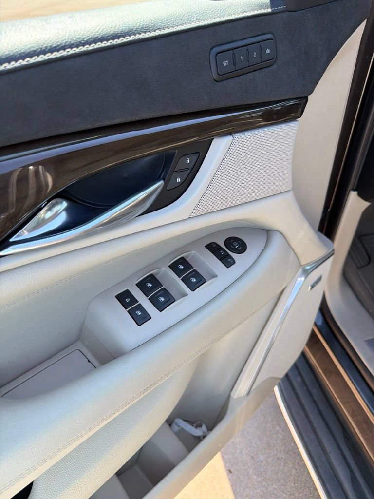 Used 2020 Cadillac Escalade Luxury AWD/4WD image 18