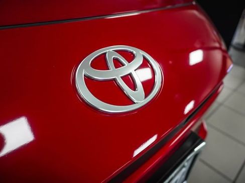 Used 2025 Toyota Camry SE FWD image 25
