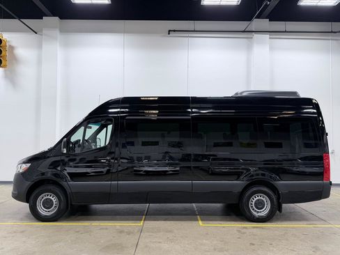 Used 2025 Mercedes-Benz Sprinter 2500 image 4