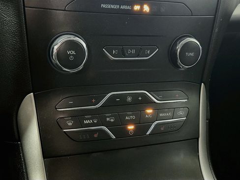 Used 2020 Ford Edge SEL w/ Convenience Package AWD/4WD image 16