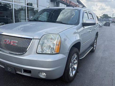 Used 2011 GMC Yukon Denali AWD/4WD image 4