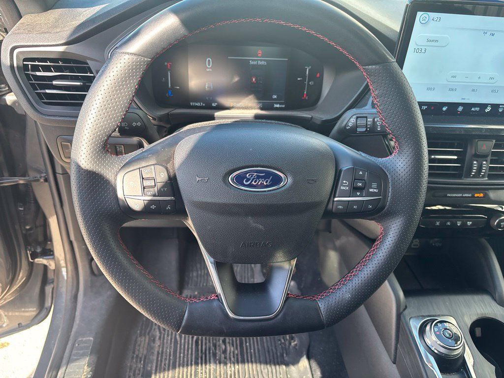 Used 2025 Ford Escape ST-Line w/ Tech Pack #1 AWD/4WD image 13