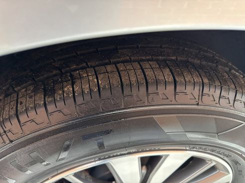 Used 2018 Nissan Pathfinder SL image 15