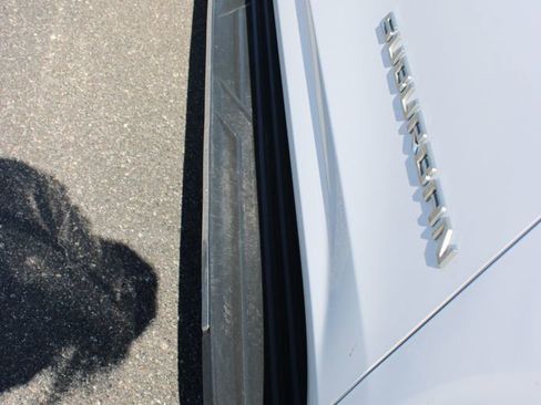 Used 2023 Chevrolet Suburban Premier image 16