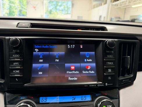 Used 2018 Toyota RAV4 XLE AWD/4WD image 35