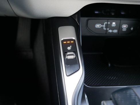 Certified 2025 Kia Sorento S image 28