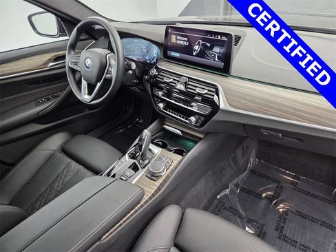 Certified 2023 BMW 530e w/ Premium Package image 16