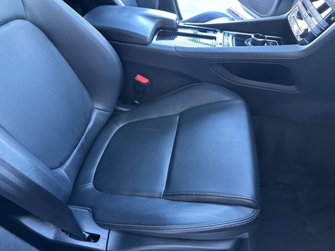 Used 2019 Jaguar F-PACE Premium image 24