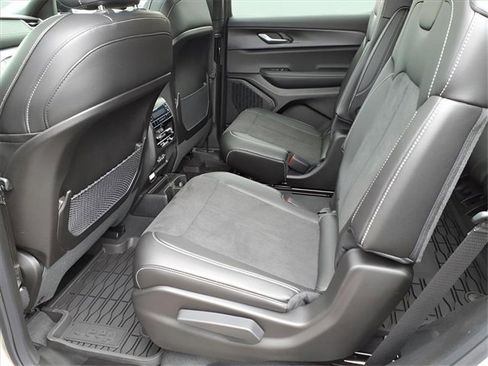 New 2025 Jeep Grand Cherokee L Altitude image 10