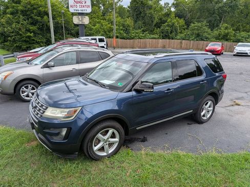 Used 2016 Ford Explorer XLT w/ Equipment Group 202A AWD/4WD image 2