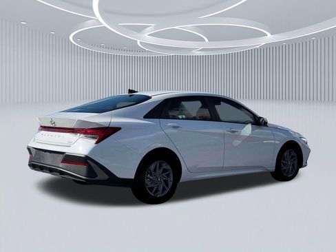 New 2026 Hyundai Elantra Blue image 8