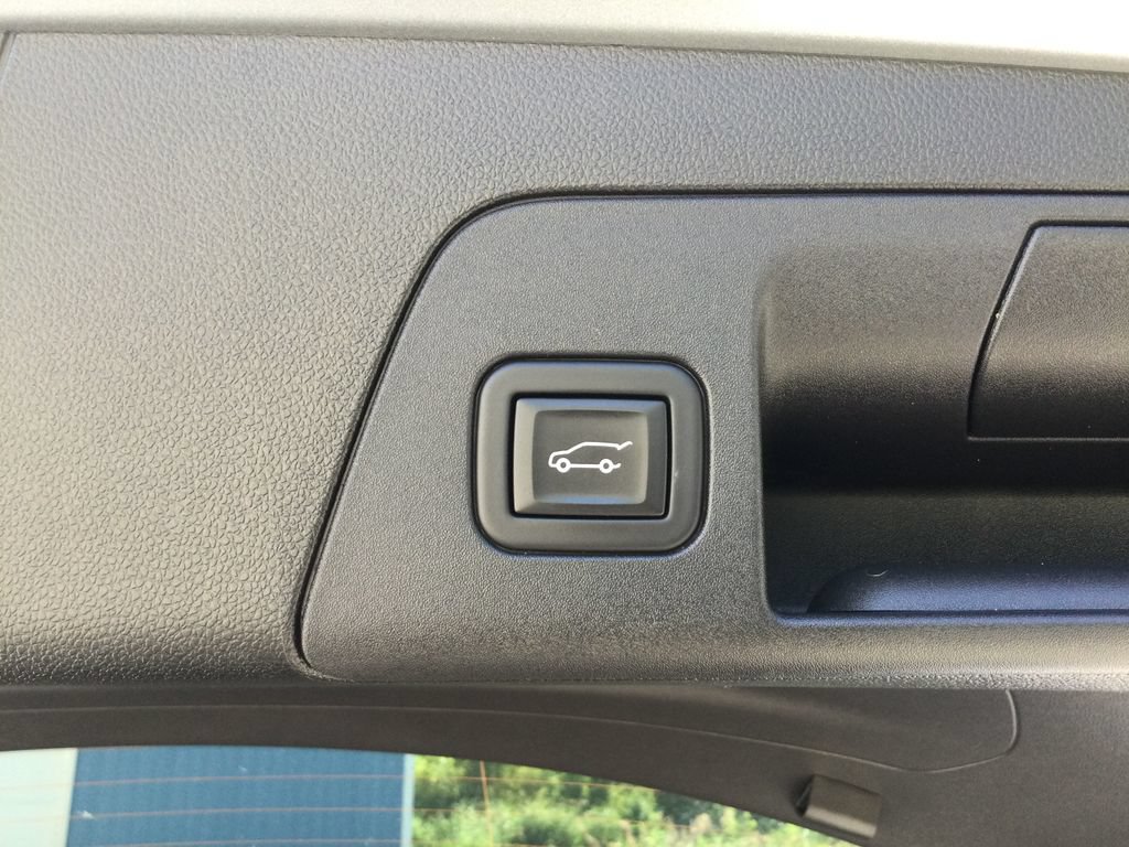 Used 2023 Buick Envision Preferred AWD/4WD image 22