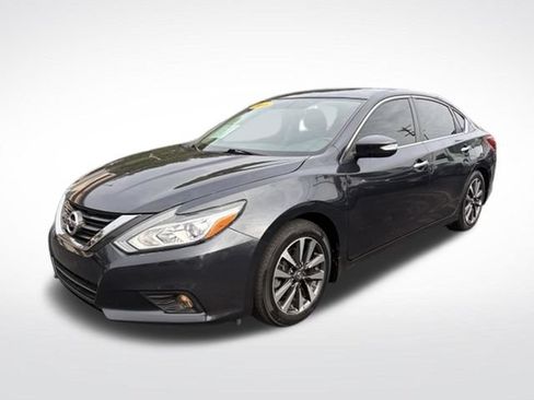 Used 2016 Nissan Altima 2.5 SL w/ 2.5 Technology Package FWD image 9