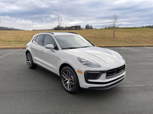Certified 2026 Porsche Macan Base image 9