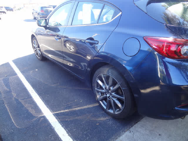 Used 2018 MAZDA MAZDA3 Touring FWD image 5