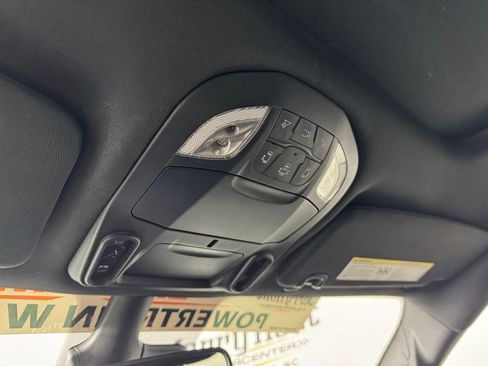 Used 2025 Chrysler Pacifica Limited FWD image 26