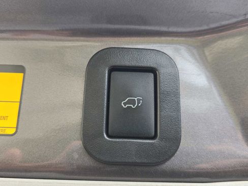 Used 2014 Toyota Sienna XLE image 10