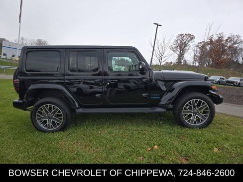 Used 2022 Jeep Wrangler Unlimited Sahara image 6