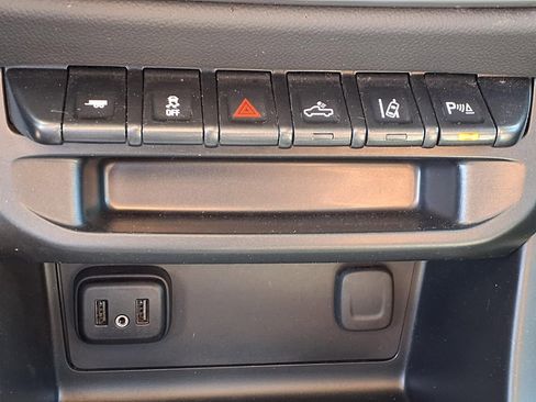 Used 2022 Chevrolet Colorado LT w/ Safety Package RWD image 9